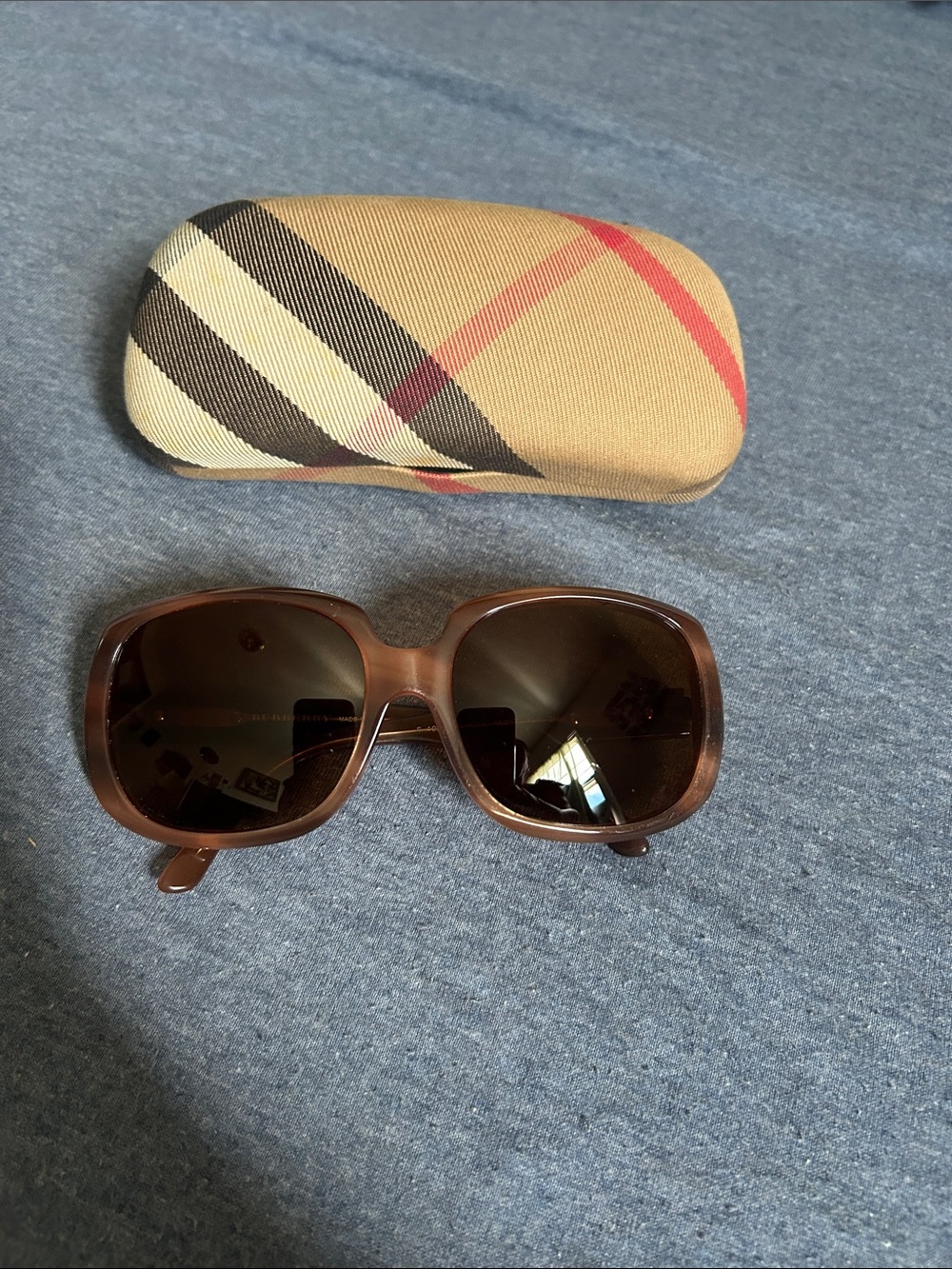 Burberry Brown Gradient Square Sunglasses with Beige Check Case